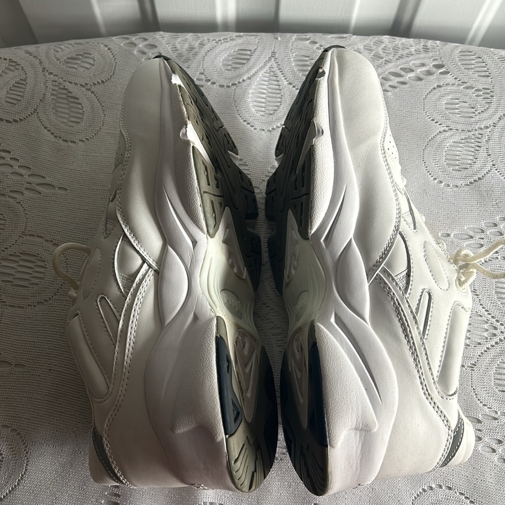 Propet sneakers Size 9.5 -4E. - Picture 3 of 6